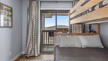 3 bedrooms, iron/ironing board, travel cot, free WiFi