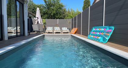 Villa  Ă  800 m du bord de mer,  terrasse et piscine plein sud