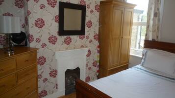 2 bedrooms, iron/ironing board, travel cot, free WiFi