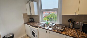 2 Bedroom\ 2 Bathroom apartment, 8 minutes walk to tube