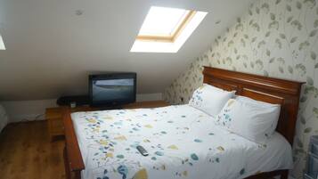 2 bedrooms, iron/ironing board, travel crib, free WiFi