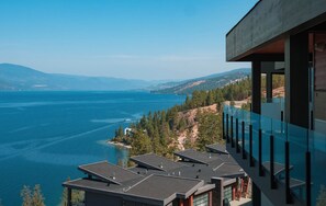 Exterior - Lake View 2-bed 2 bath in peaceful McKinley + Fantastic Amenities and Vineyard (kelowna)