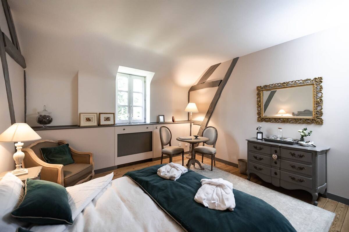 Chambre Double Supérieure, salle de bains attenante, vue parc (Cèdre)