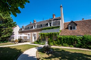 Exterior - Clos Saint Sulpice (Fossé)
