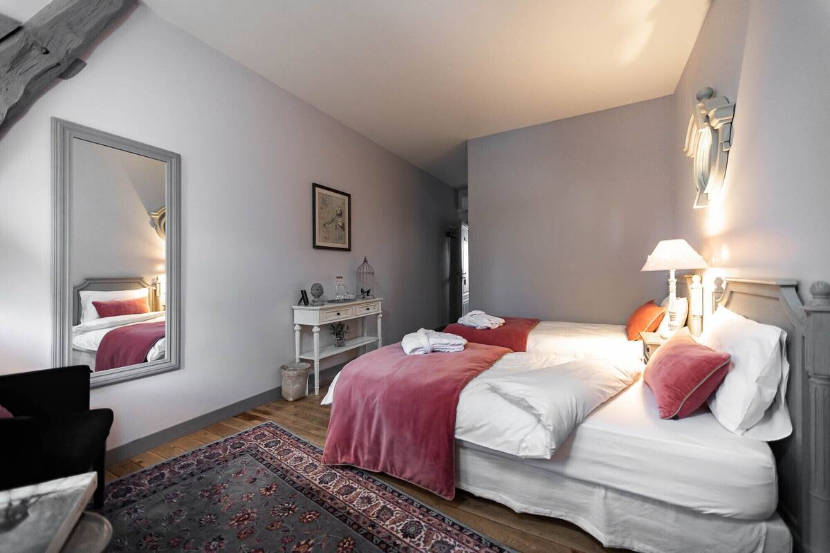 Chambre avec lits jumeaux, salle de bains attenante, vue parc (Magnolia)