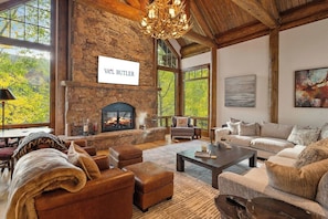 Smart TV, fireplace - Cresta Court Lodge by Vail Butler (Edwards)