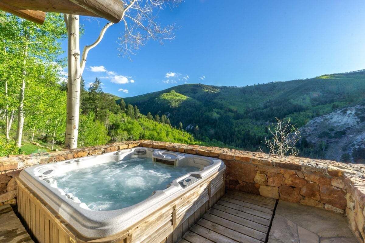 Bañera de hidromasaje al aire libre
