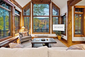 Smart TV, fireplace - Cresta Court Lodge by Vail Butler (Edwards)