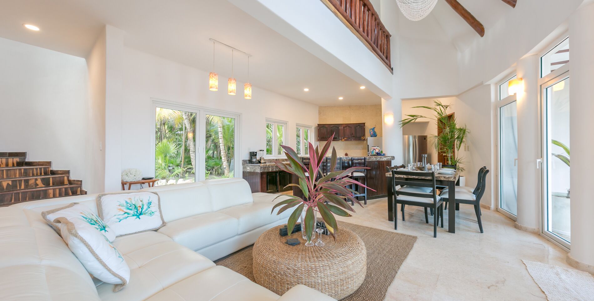 BEAUTIFUL PRIVATE BEACH FRONT LUXURY VILLA RETREAT