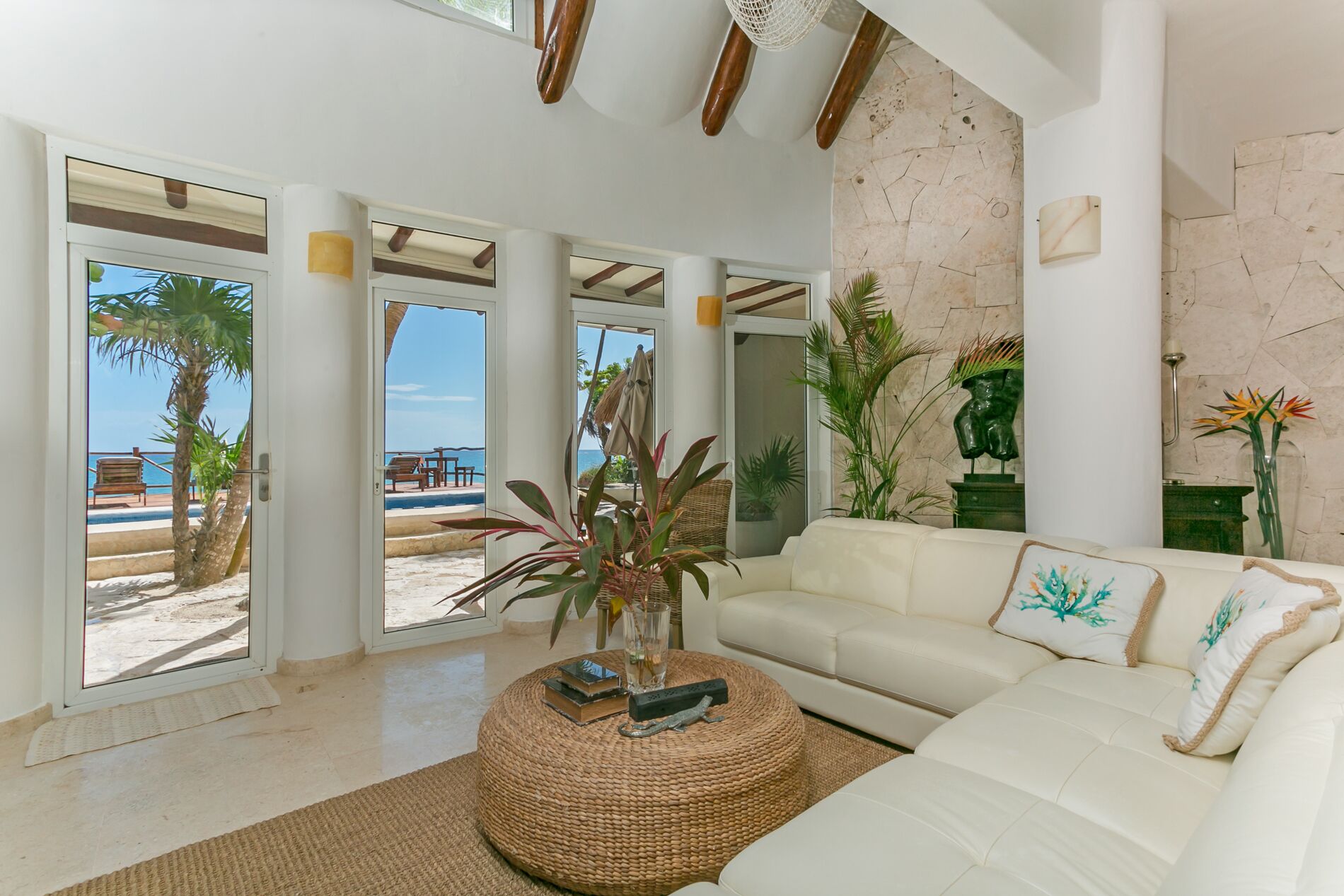 BEAUTIFUL PRIVATE BEACH FRONT LUXURY VILLA RETREAT