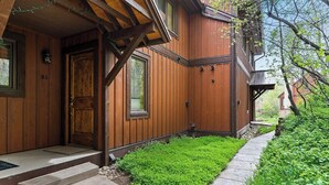Exterior detail - Manns Ranch Home by Vail Butler (Vail)
