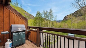 Property grounds - Manns Ranch Home by Vail Butler (Vail)
