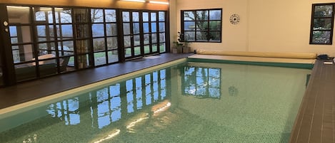 Alberca techada y alberca climatizada