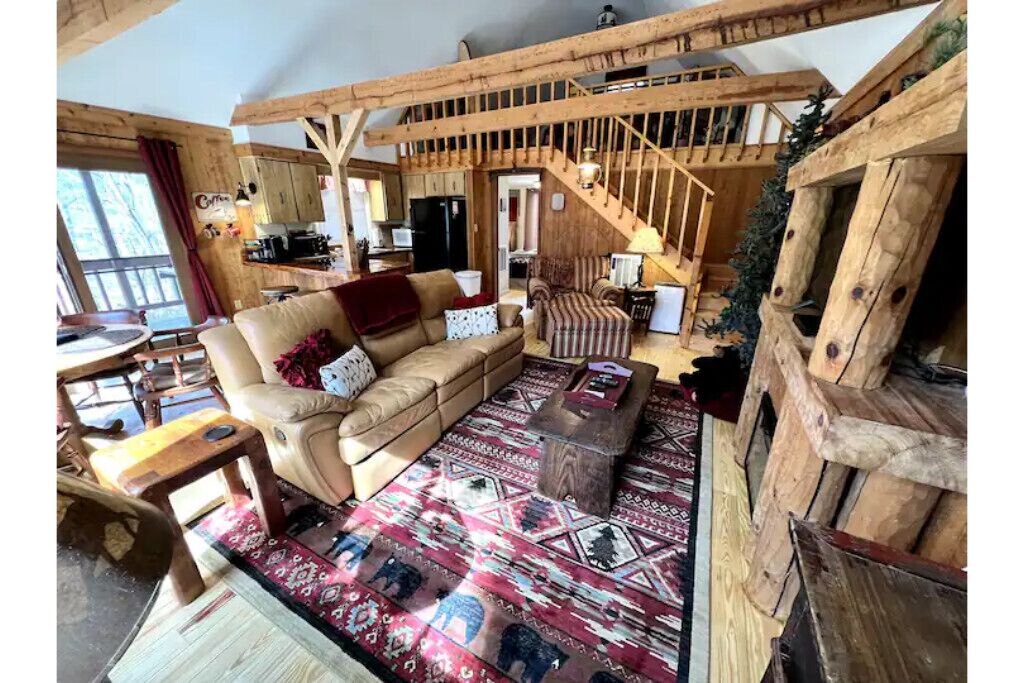 Romantic Creekside Cabin Near Smoky Mountains National Park