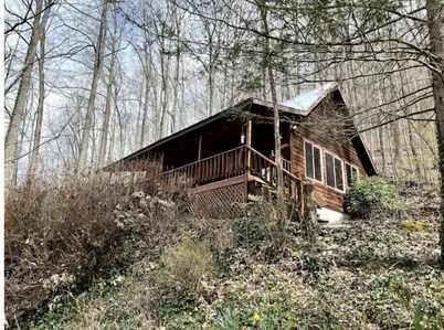 Romantic Creekside Cabin w/hot tub Near Smoky Mountains National Park