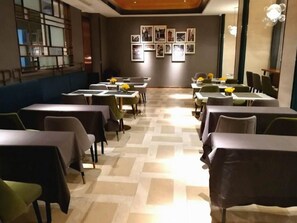 Ảnh chưa phân loại, 2 trong số 157 ảnh, nút