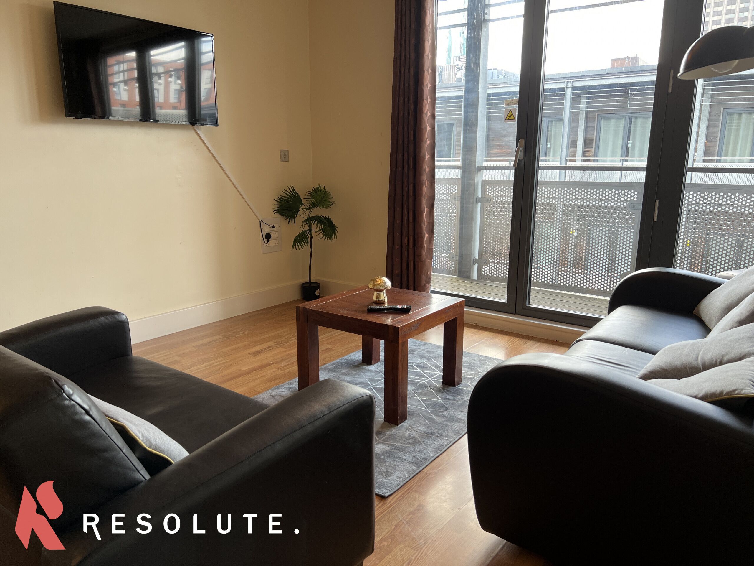 ★ Spacious 2 Bedroom Arcadian Centre w/ Balcony