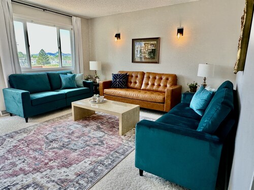 Family Fun, Spacious, Clean, Central Location, 2nd Family Room, Game Room