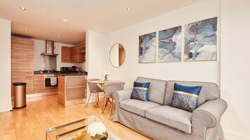 Deluxe Apartment, Private Bathroom, River View | Lounge