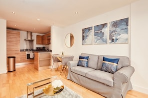 Deluxe Apartment, Private Bathroom, River View | Lounge