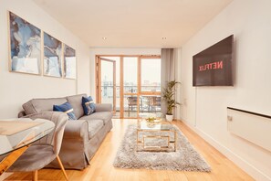 Deluxe Apartment, Private Bathroom, River View | Lounge
