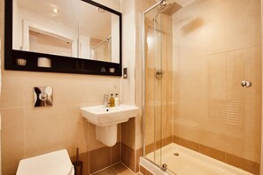 Deluxe Apartment, Private Bathroom, River View | Bathroom