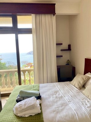 4 bedrooms, iron/ironing board, travel crib, free WiFi
