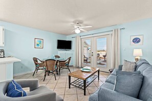 TV, offices - Peaceful Paradise-Steps2Beach-Heated Pool N HotTub (Destin)