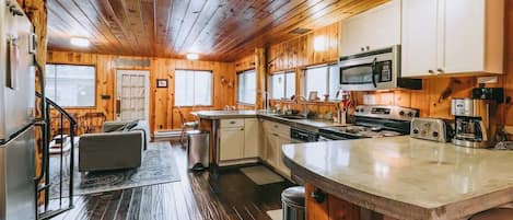 Refrigerador, microondas, horno, placa de cocina