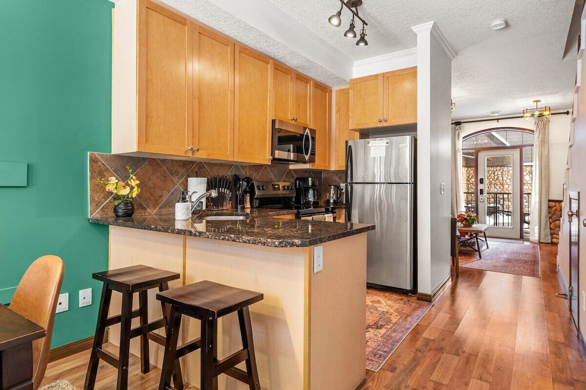 Mountain Retreat*King Bed*Heated Pool*Hot Tub*NFLX