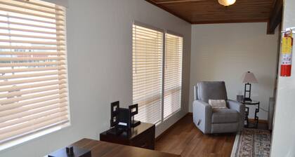 ARCATA ONE BEDROOM- stay near and downtown CalPoly Humboldt - a 13-min stroll