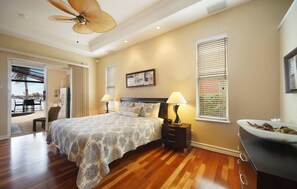 3 bedrooms, desk, iron/ironing board, bed sheets - Villa Endless View (Cape Coral)