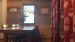 Dining - 1/2 chalet 99m2 with breathtaking mountain views (Notre Dame De Bellecombe)