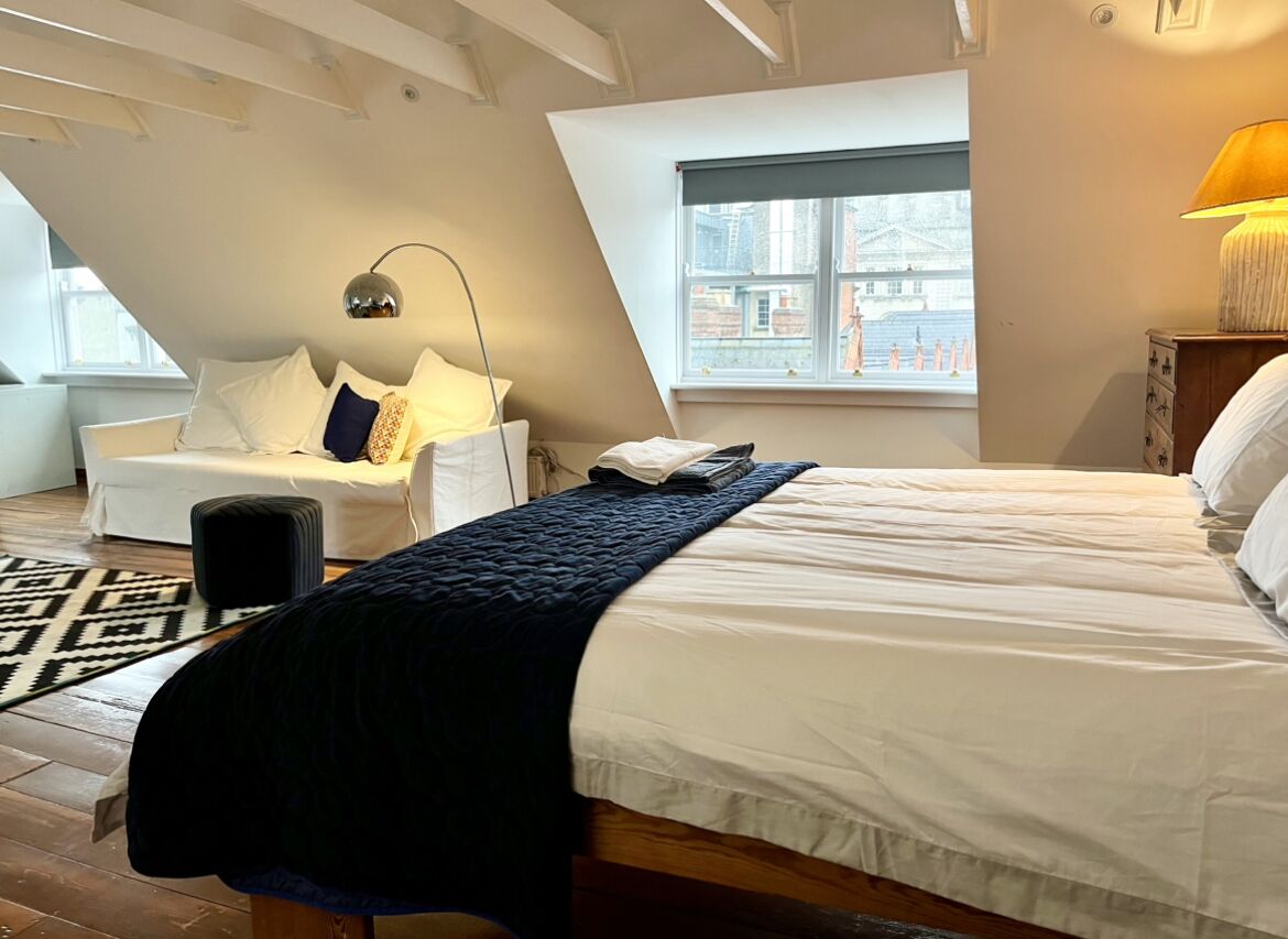 3 chambres, draps en coton égyptien, bureau, fer et planche à repasser