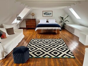 3 bedrooms, Egyptian cotton sheets, desk, iron/ironing board