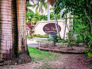 المنطقة المحيطة بالمنشأة