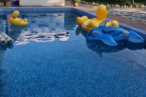 Outdoor pool - Wutong Shouwang Hostel (Deqing)