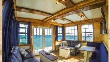 Standard Room, 2 Bedrooms, Non Smoking, Private Bathroom (Mama Linda Houseboat) | Living area | 32-inch flat-screen TV with cable channels