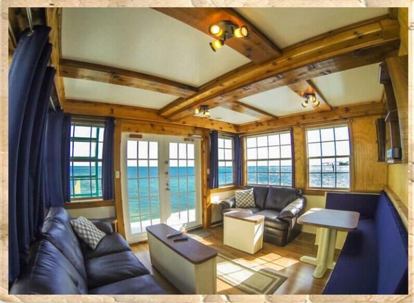 Standard Room, 2 Bedrooms, Non Smoking, Private Bathroom (Mama Linda Houseboat) | Living area | 32-inch flat-screen TV with cable channels