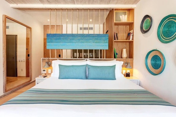 Unit with 1 King bed