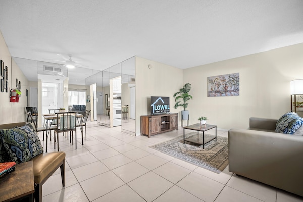 Superior 1-Bedroom King w/ Kitchen & Sofa Bed | Living area | 42-inch LCD TV with digital channels, TV, Netflix