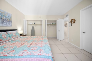 Superior 1-Bedroom King w/ Kitchen & Sofa Bed