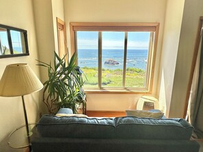 Escritorio, sistema de insonorización, wifi gratis y ropa de cama 