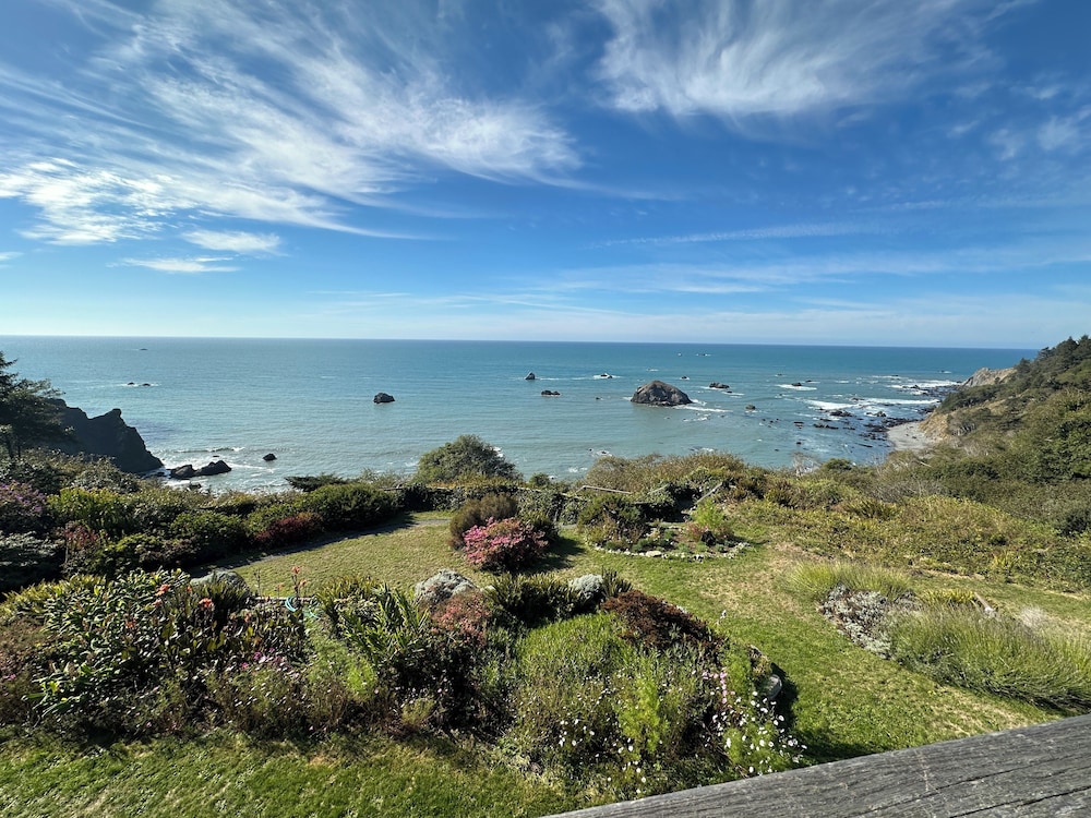 Turtle Rocks Oceanfront Inn by null