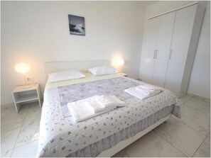 4 bedrooms, iron/ironing board, WiFi, bed sheets - Villa Isabella - Four Bedroom Villa with Swimming Pool (Krk)