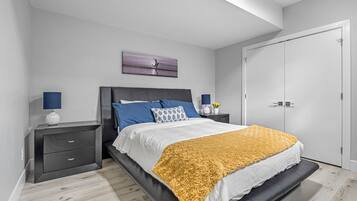 2 makuuhuonetta, työpöytä, Wi-Fi, vuodevaatteet