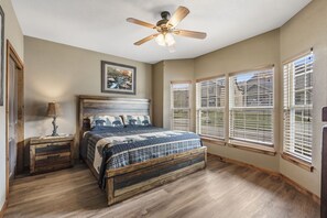 6 bedrooms, iron/ironing board, free WiFi, bed sheets - Bear Creek Lodge • Hot Tub! Community Pool! Pool Table! Rustic Lodge for Family! (Hollister)