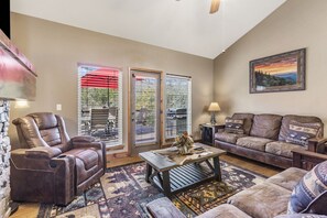 تلفزيون ذكي، مدفأة، مشغل دي في دي