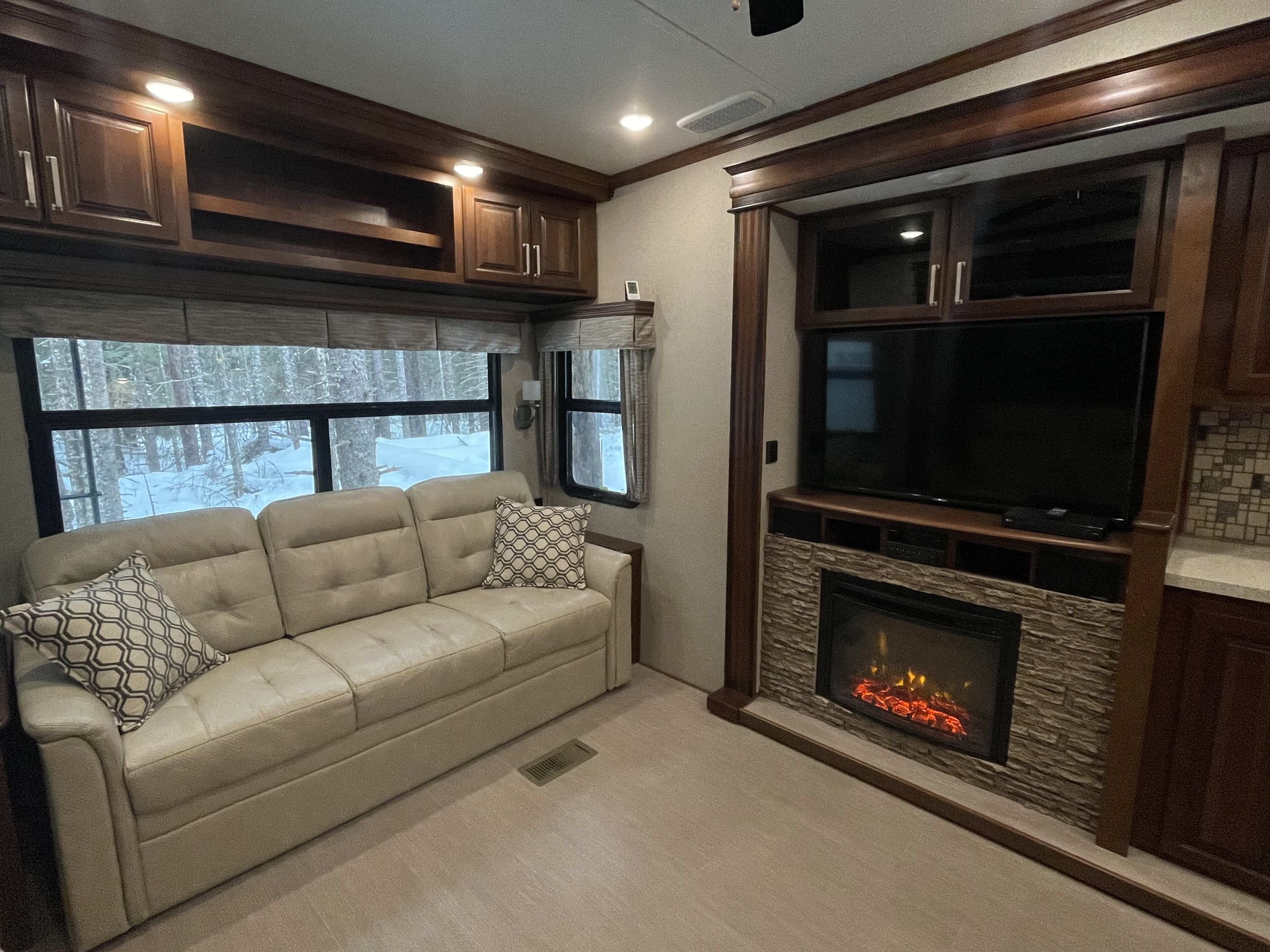 Charming Camper: Fireplace - TV - North Seward