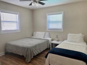 3 bedrooms, desk, iron/ironing board, travel cot - Private pool in a spacious 3/2 NORTH FL home. (Keystone Heights)